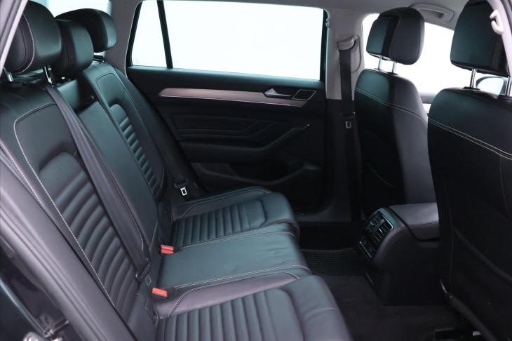 Volkswagen Passat 2,0 TDI 140kW DSG Elegance DPH