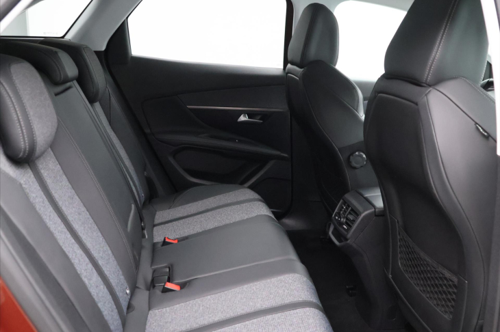 Peugeot 3008 1,5 Blue HDi 96kW Allure CZ