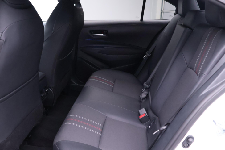 Toyota Corolla 1,8 Hybrid e-CVT 1.Maj DPH GR