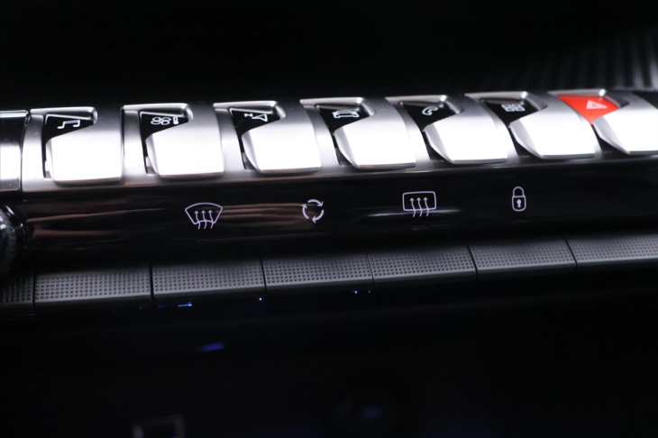 Peugeot 5008 1,5 HDI 96kW Allure 7-Míst DPH