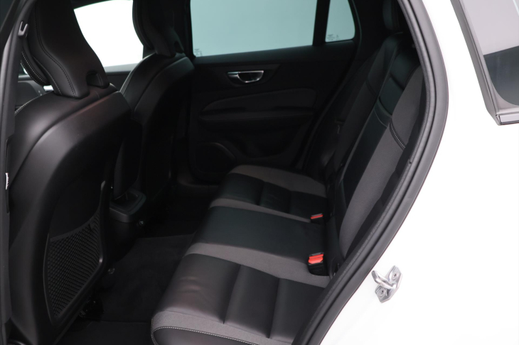 Volvo V60 2,0 T5 184kW Drive-E R-Design