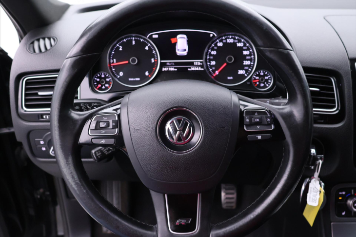 Volkswagen Touareg 3,0 TDI V6 DSG R-LINE CZ 4M