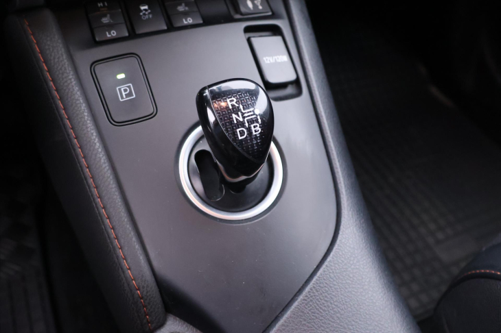 Toyota Auris 1,8 Hybrid e-CVT Executive CZ