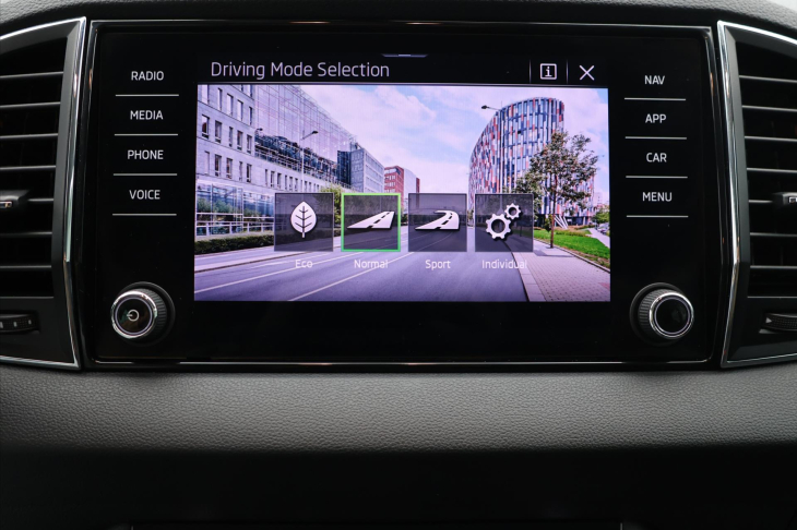Škoda Karoq 1,5 TSI 110kW DSG CZ Style DPH