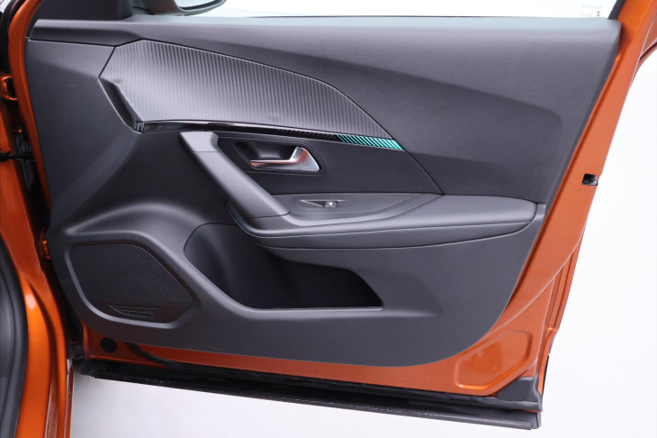 Peugeot 2008 1,2 PT 96kW Aut Allure CZ 1Maj