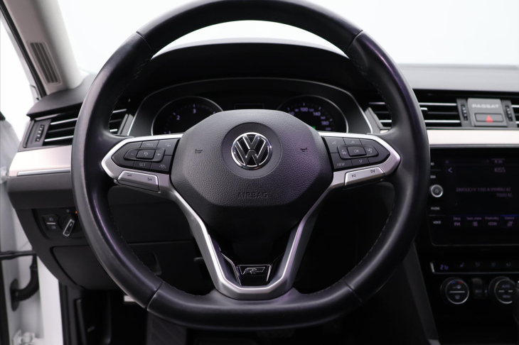 Volkswagen Passat 2,0 TDI 140kW CZ R-line DPH