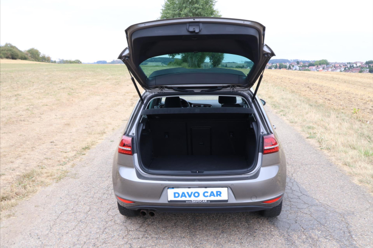 Volkswagen Golf 1,4 TSI 110kW Highline Navi