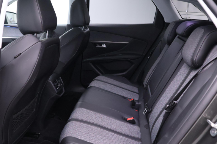 Peugeot 3008 1,2 PT 96kW Allure Pano 1.Maj