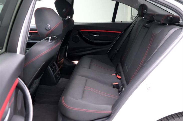 BMW Řada 3 2,0 320i 135kW CZ xDrive Sport