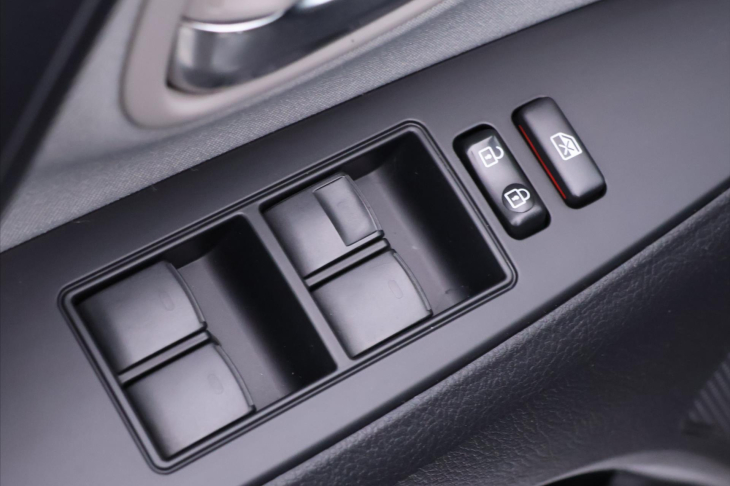 Toyota Avensis 2,0 D-4D 105kW Navi LED Tempo