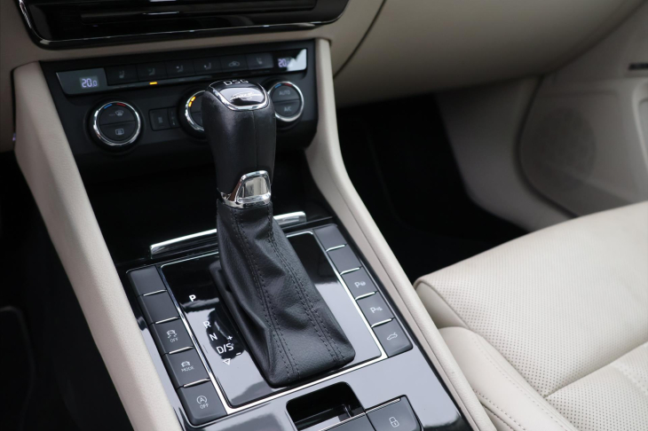 Škoda Superb 2,0 TDI 140kW DSG 4x4 CZ L&K