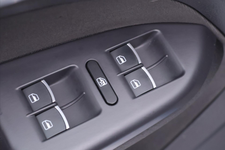 Volkswagen Touran 1,2 TSI Cup 7-Míst Serv.kniha