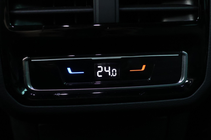 Volkswagen Passat 2.0 TDI DSG R-LINE Matrix