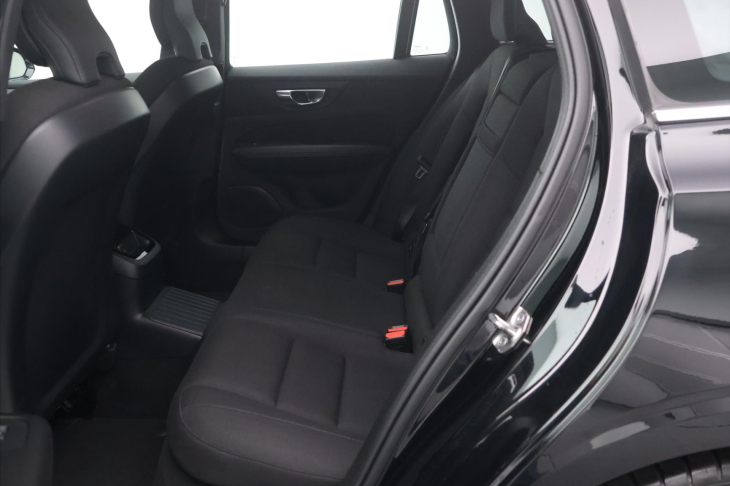 Volvo V60 2,0 T6 186kW 4x4 MomentumPro