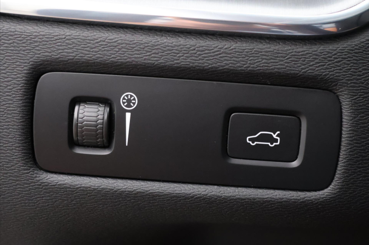 Volvo XC60 2,0 B4 145KW AWD MOMENTUM