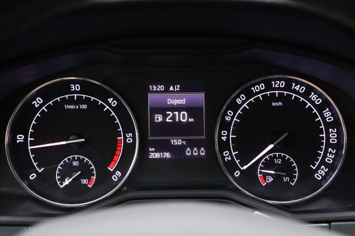 Škoda Superb 1,6 TDI Style 1.maj servis kn.