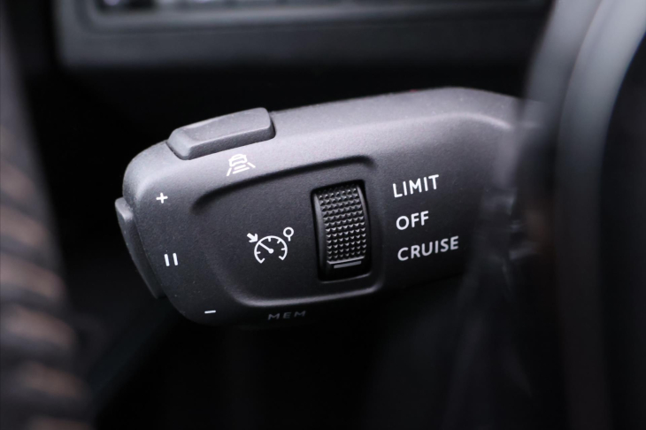 Peugeot 5008 1,2 PT 96kW Allure 7.Míst DPH