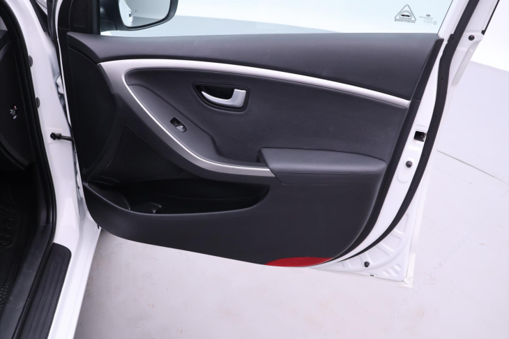 Hyundai i30 1,6 GDi 99kW Aut. CZ Weekend