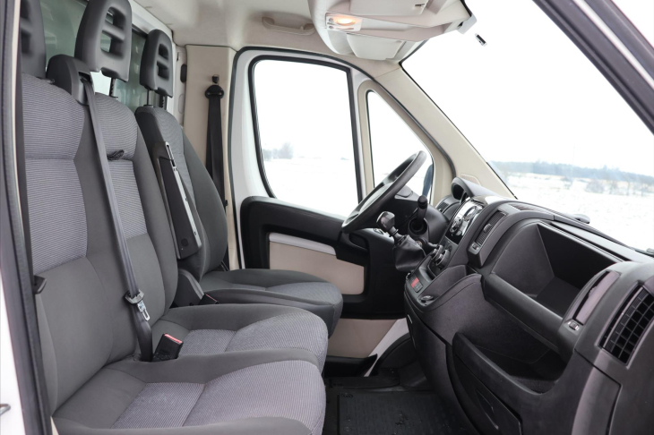 Peugeot Boxer 2,2 HDi 88kW L4H3 CZ 8 palet