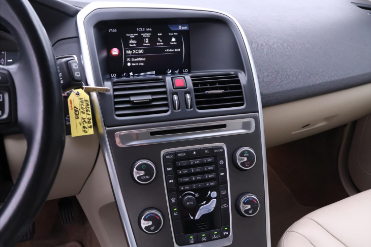 Volvo XC60 2,0 D3 100kW Summum Serv.Kniha