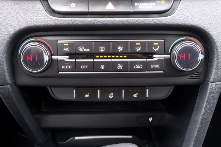 Kia Ceed 1,5 T-GDI 117kW DCT TOP DPH CZ