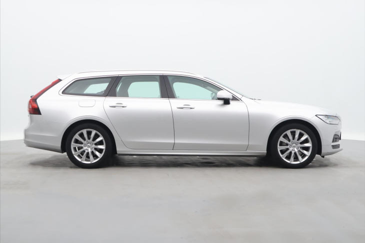 Volvo V90 2,0 D 145 kW Momentum Automat