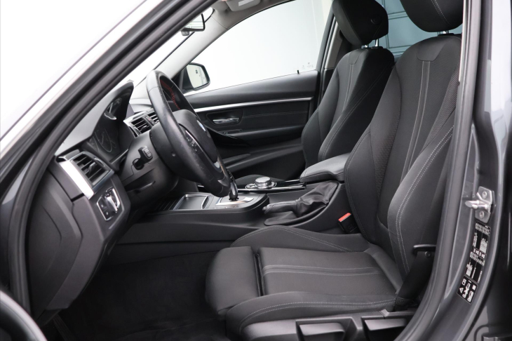 BMW Řada 3 2,0 320d xDrive 140kW Sport