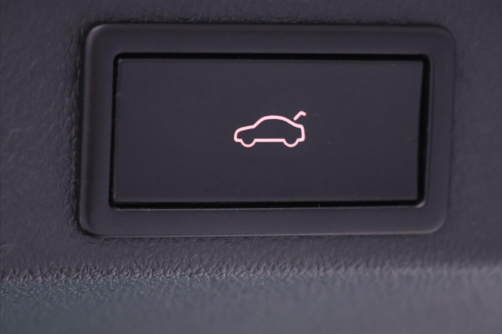 Škoda Octavia 1,6 TDI 77kW DSG Elegance CZ