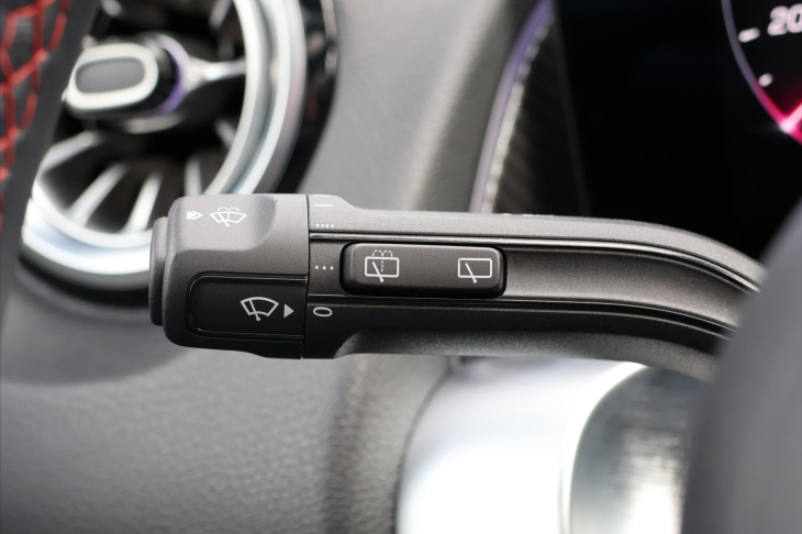 Mercedes-Benz GLB 2,0 200d 4MATIC AMG Premium +