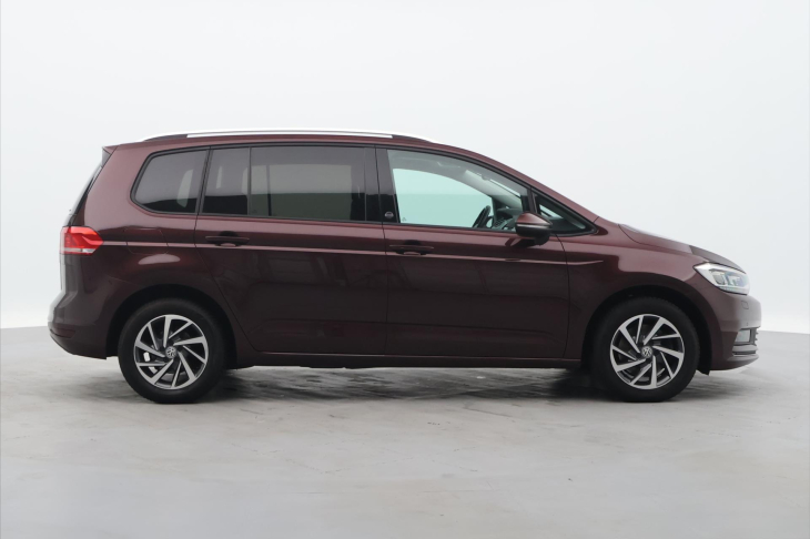 Volkswagen Touran 1,4 TSI 110kW DSG Sound 7-Míst