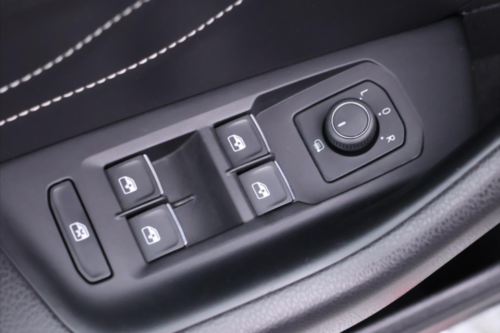 Volkswagen Passat 2,0 TDI 140kW DSG CZ R-line