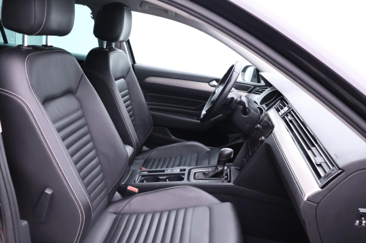 Volkswagen Passat 2,0 TDI 140kW DSG Elegance DPH