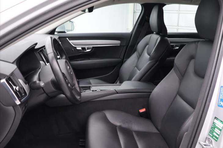 Volvo V90 2,0 T5 184kW Momentum CZ DPH