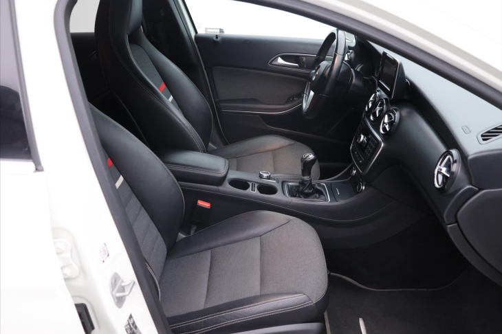 Mercedes-Benz Třídy A 1,6 200i 115kW Klima Kůže
