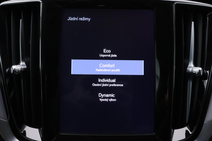 Volvo V60 2,0 D4 Aut. Momentum 1.Maj.