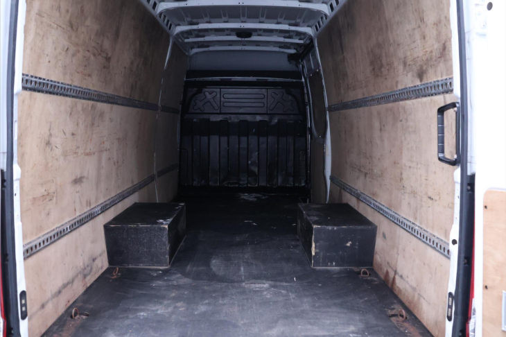 Iveco Daily 2,3 HPT Hi-Matic Maxi DPH