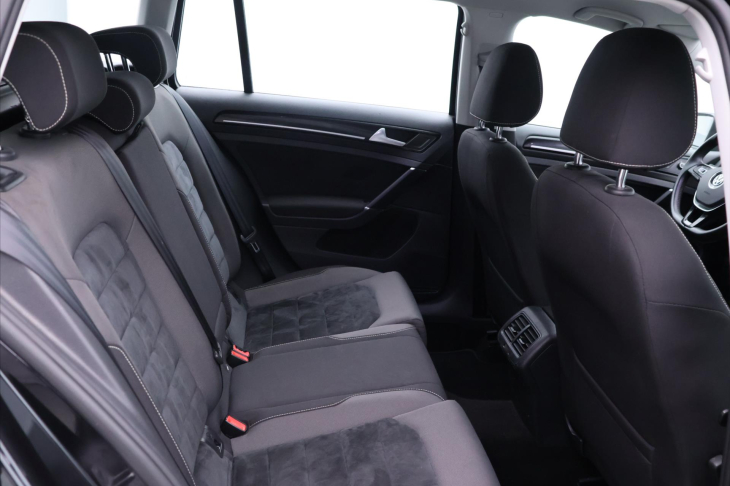 Volkswagen Golf 1,4 TSI 92kW Highline 1.Majitel