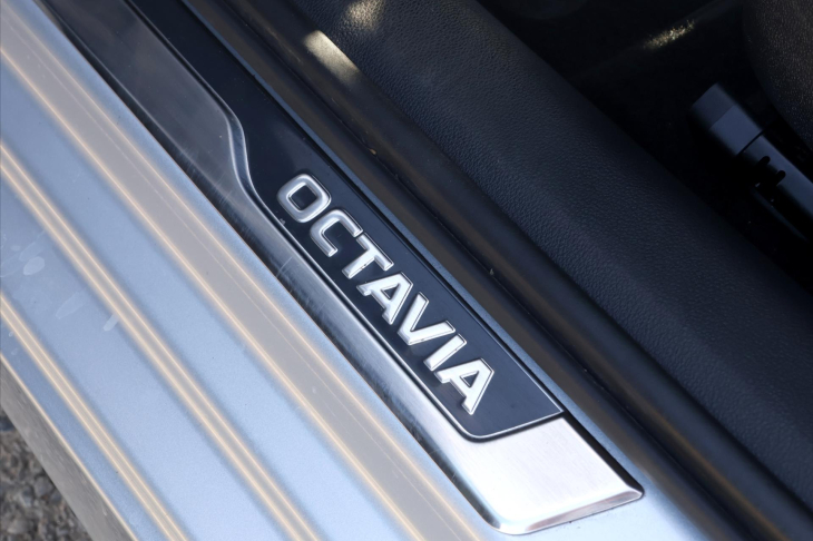 Škoda Octavia 2,0 TDI DSG Style Sport DPH