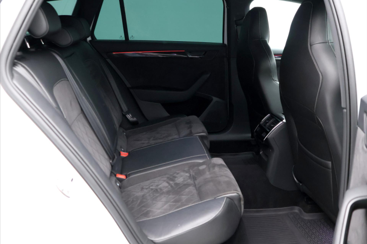 Škoda Superb 2,0 TDI DSG 4x4 Sportline