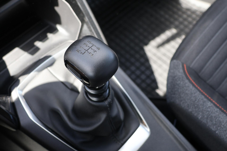 Peugeot 2008 1,2 PT 74kW CZ Klima ACTIVE