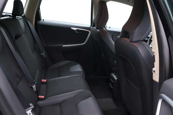 Volvo XC60 2,4 D3 120kW Momentum AWD AUT