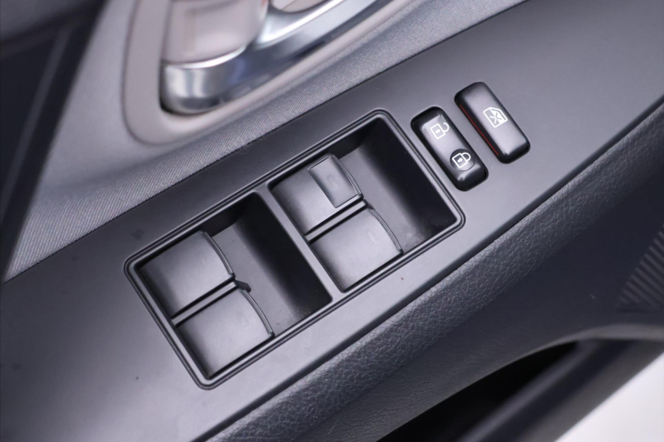 Toyota Avensis 2,0 D-4D 105kW CZ Navi Xenon