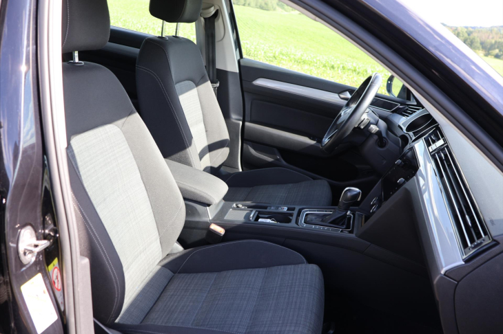 Volkswagen Passat 2,0 TDI 140kW DSG LED Aut.klima