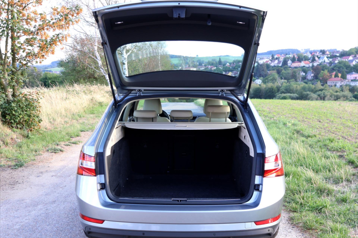 Škoda Superb 2,0 TDI DSG 4x4 CZ Style DPH