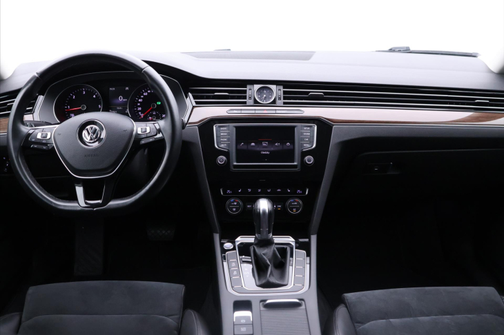 Volkswagen Passat 2,0 TDI 140kW R-line 4M CZ DPH