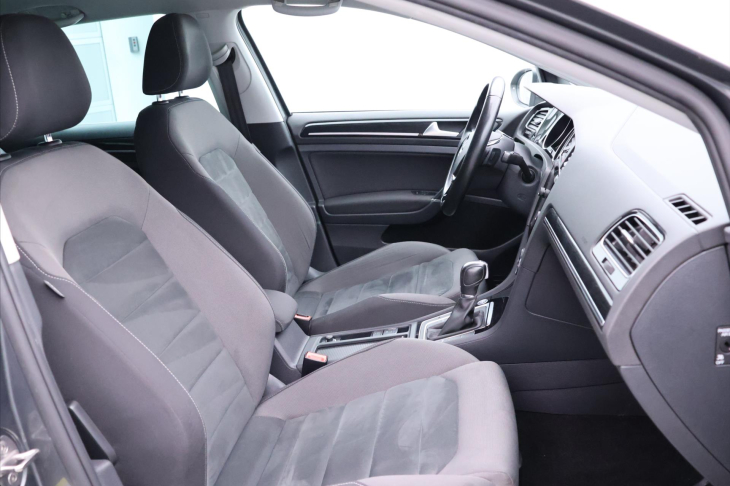 Volkswagen Golf 1,5 TGI 96kW Highline DSG CZ DPH