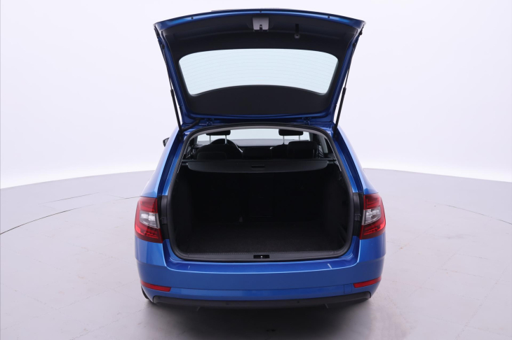 Škoda Octavia 1,6 TDI 85kW Style Tempomat