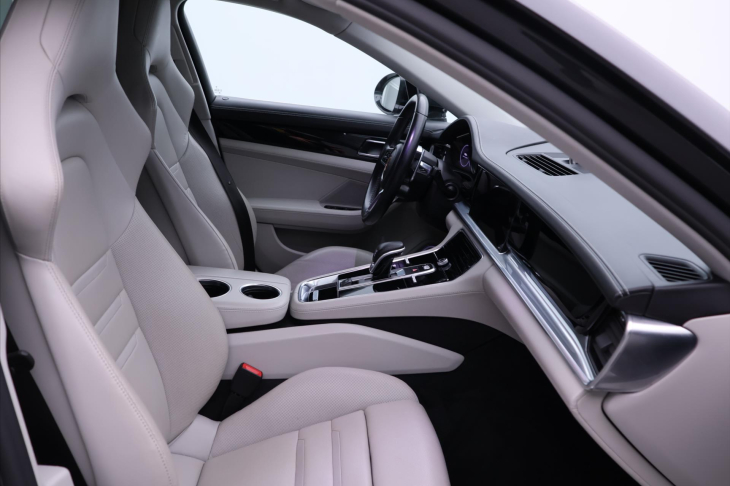 Porsche Panamera 4,0 V8 310kW Chrono Bose CZ 4S