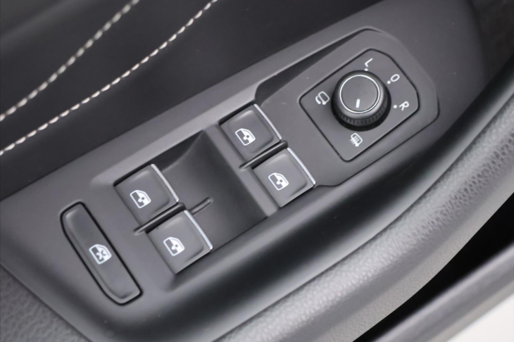Volkswagen Passat 2,0 TDI 140kW CZ R-line DPH