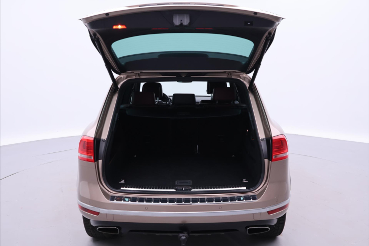 Volkswagen Touareg 3,0 TDI 193kW CZ Masaj DPH